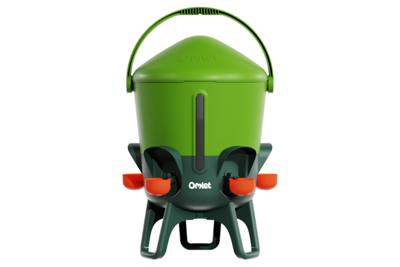 omlet insulated waterer with cups and nipples